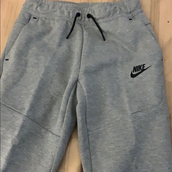 Grey tech pants from Nike never been worn - Picture 1 of 1